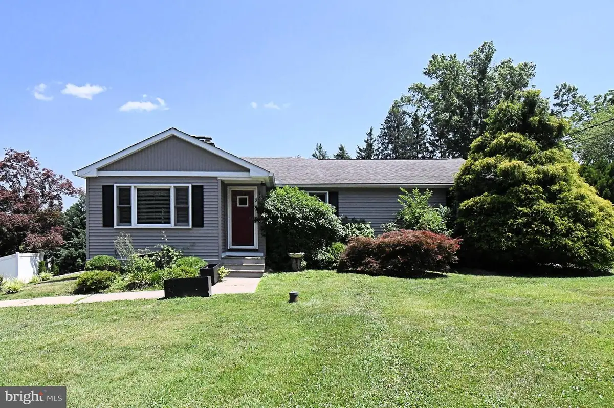 551 Walter Rd, Warminster, PA 18974 - #1