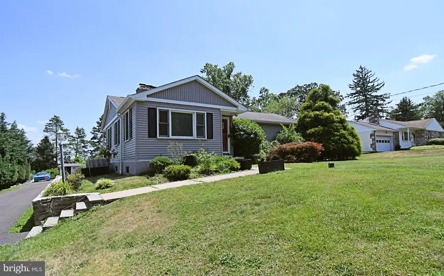 551 Walter Rd, Warminster, PA 18974 - #2