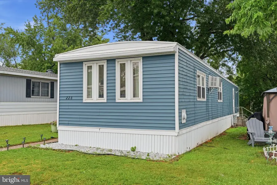 228 Johnson Dr, Fairless Hills, PA 19030 - #2
