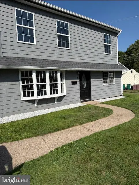8 Parkside Cir, Levittown, PA 19056 - #1