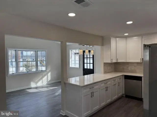 8 Parkside Cir, Levittown, PA 19056 - #3