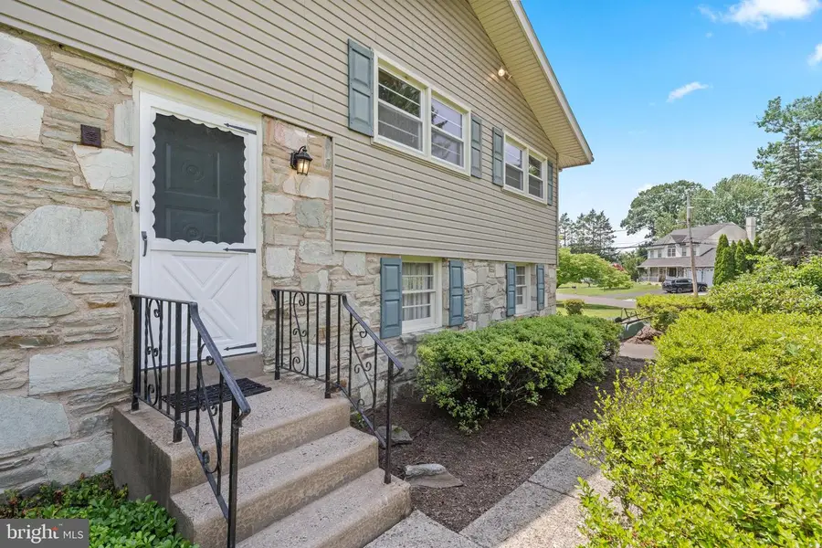 106 Pearl Dr, Southampton, PA 18966 - #2