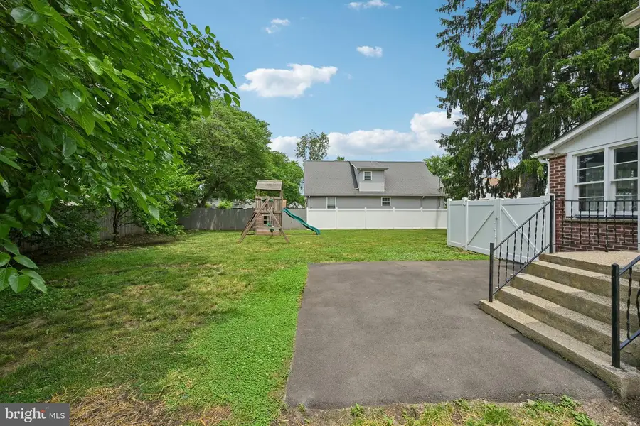 226 Robertson Ave, Morrisville, PA 19067 - #2