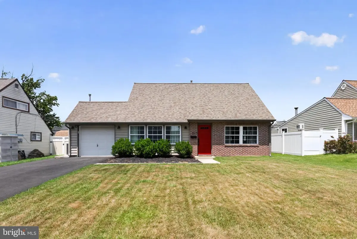 50 Middle Rd, Levittown, PA 19056 - #1