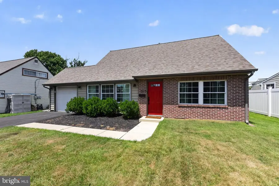 50 Middle Rd, Levittown, PA 19056 - #3