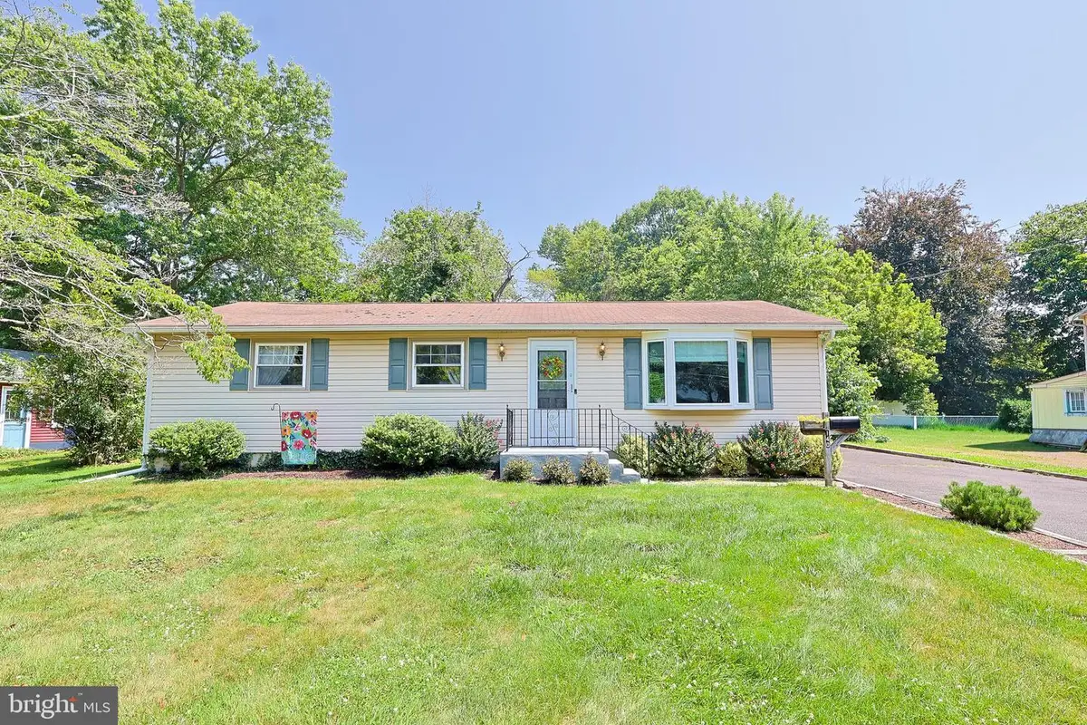 140 Longshore Ave, Yardley, PA 19067 - #1