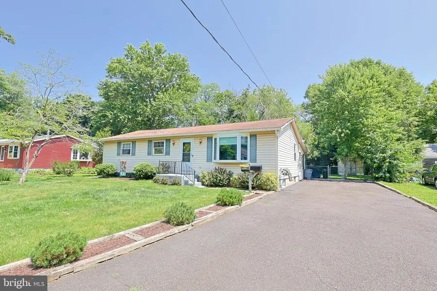 140 Longshore Ave, Yardley, PA 19067 - #2