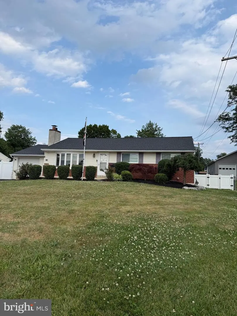 261 Valley Rd, Warminster, PA 18974 - #1