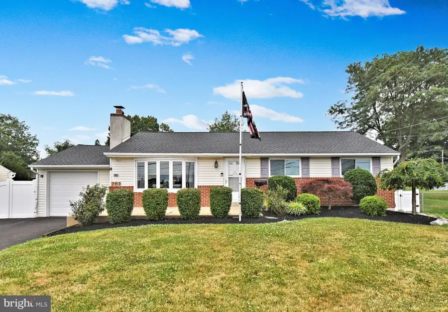 261 Valley Rd, Warminster, PA 18974 - #2