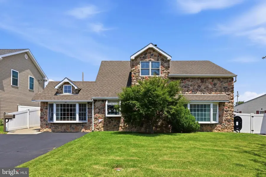 10 Granite Rd, Levittown, PA 19057 - #2