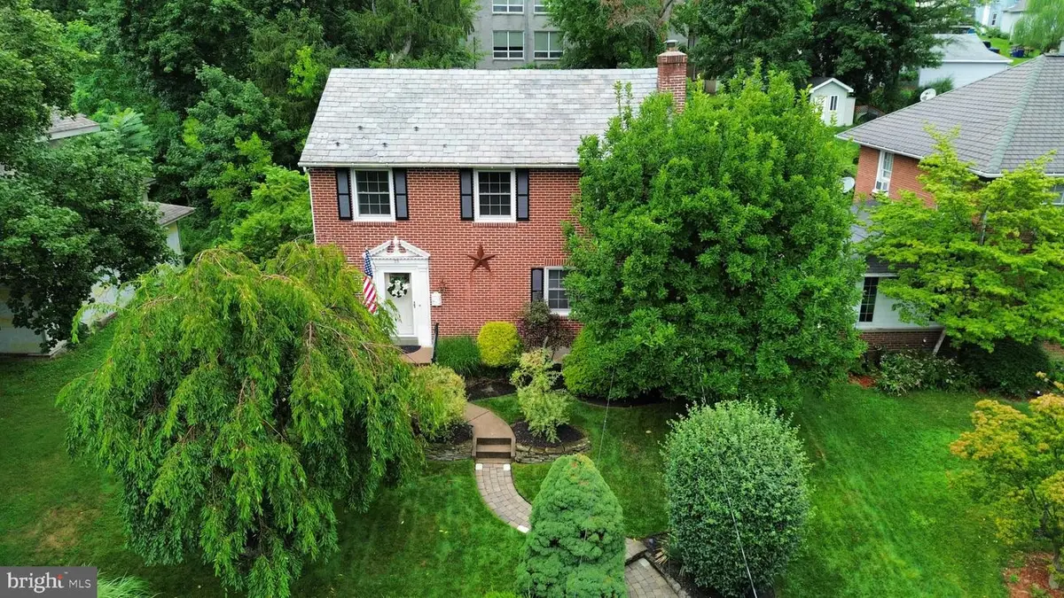 35 E Temple Ave, Sellersville, PA 18960 - #1