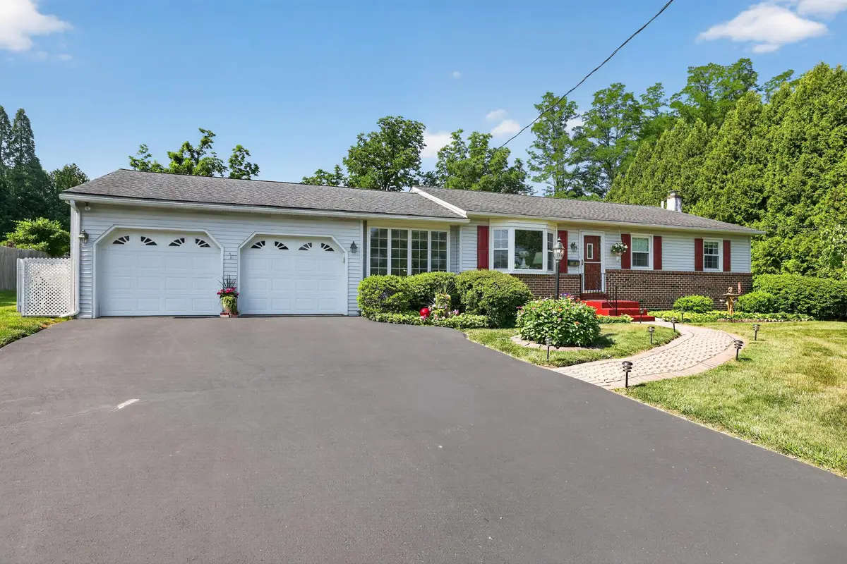 18 Holland Dr, Chalfont, PA 18914 - #1