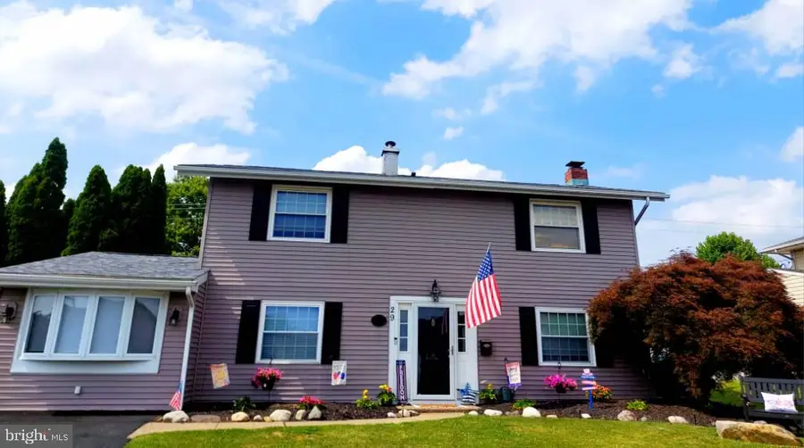 29 Tinder Rd, Levittown, PA 19056 - #3