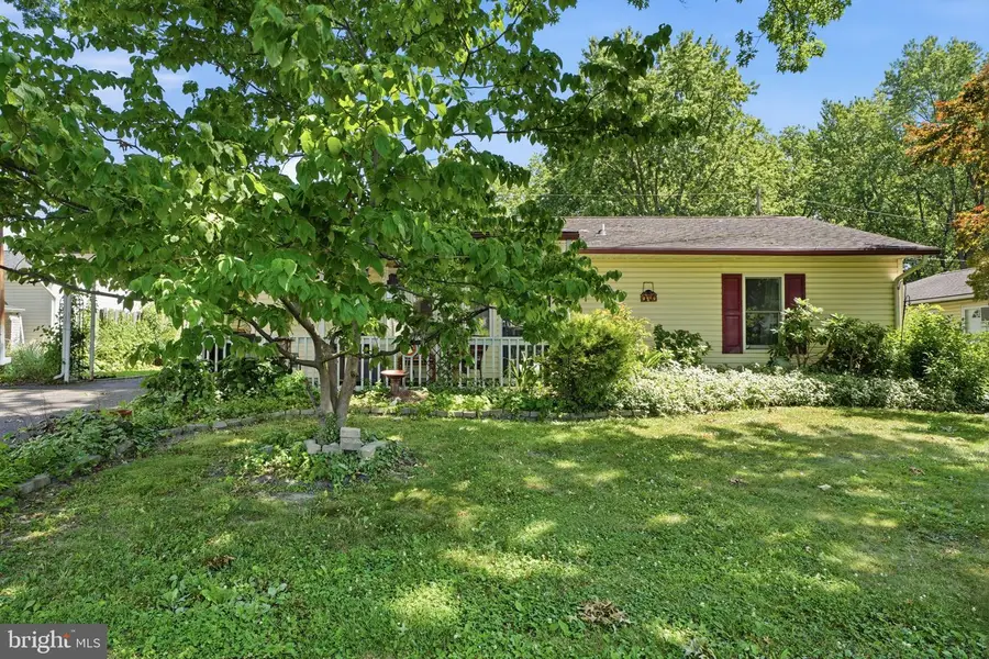 70 Tall Pine Ln, Levittown, PA 19054 - #2