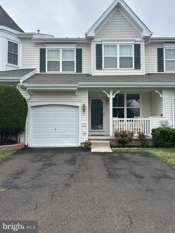 229 Coventry Rd, CHALFONT, PA 18914