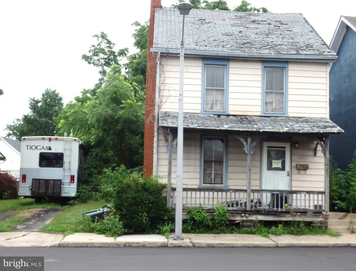 21 S 9th St, Quakertown, PA 18951 - #1