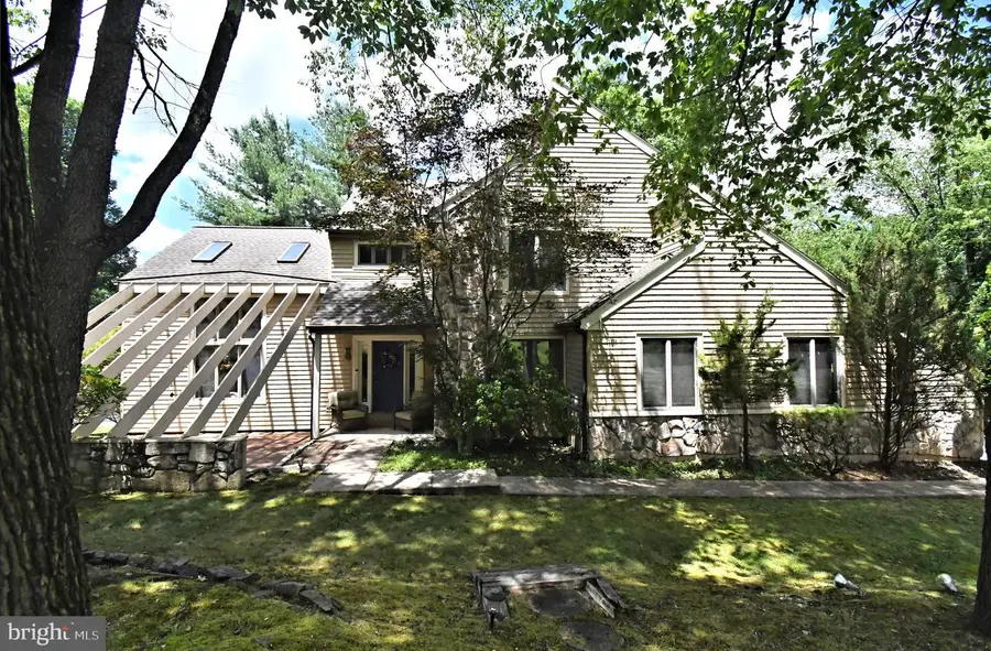 22 Wychwood Ln, Langhorne, PA 19047 - #2
