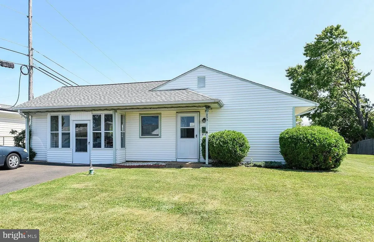239 Tewksbury Rd, Fairless Hills, PA 19030 - #1