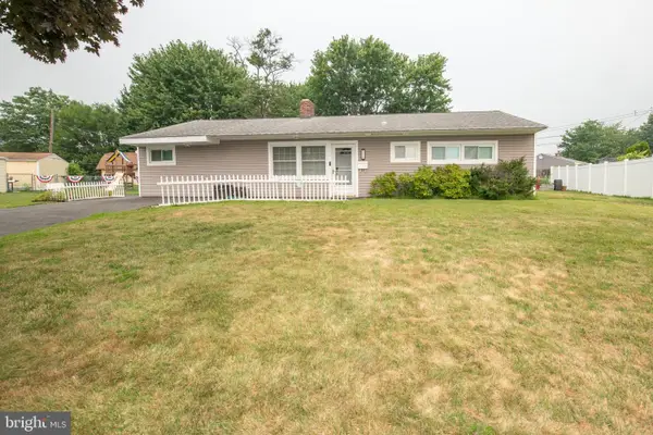 51 Serpentine Ln, LEVITTOWN, PA 19055