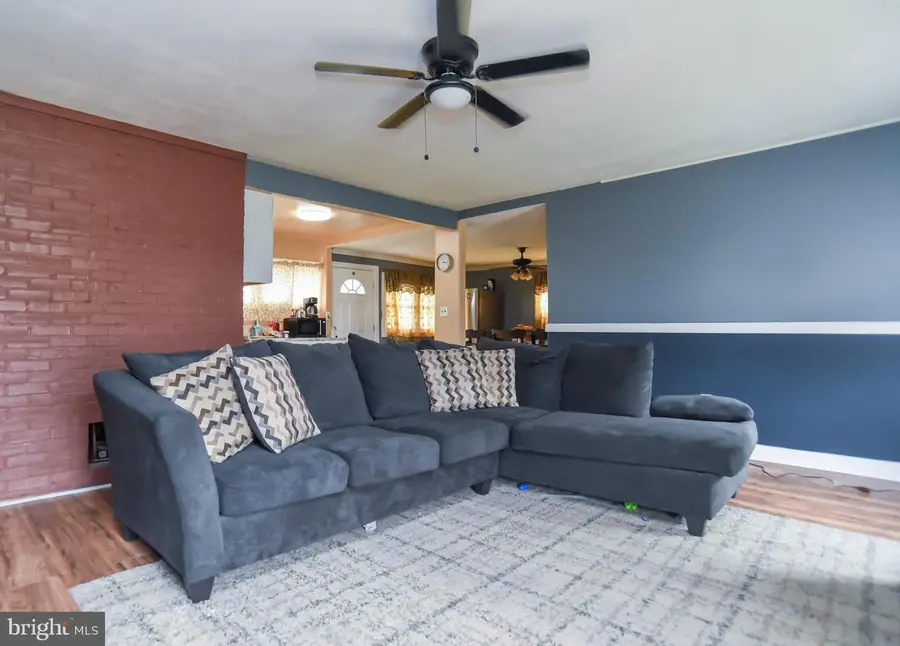 34 Red Maple Ln, Levittown, PA 19055 - #3