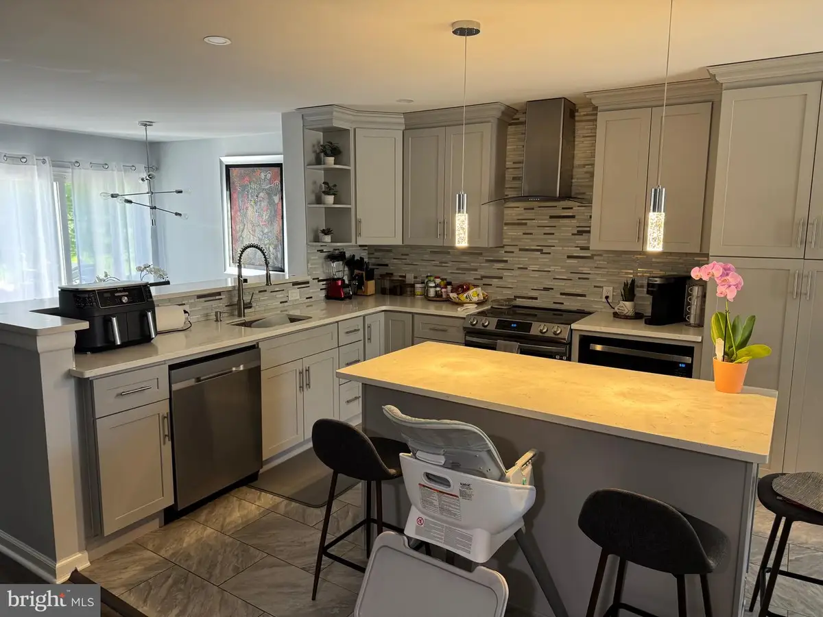 574 S Mount Vernon Cir, Bensalem, PA 19020 - #1