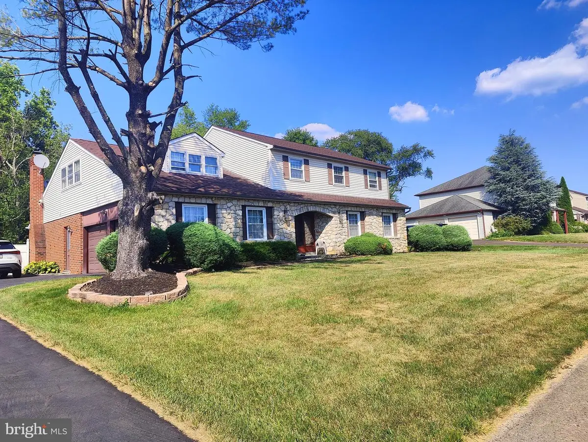 1881 August Dr, Huntingdon Valley, PA 19006 - #1