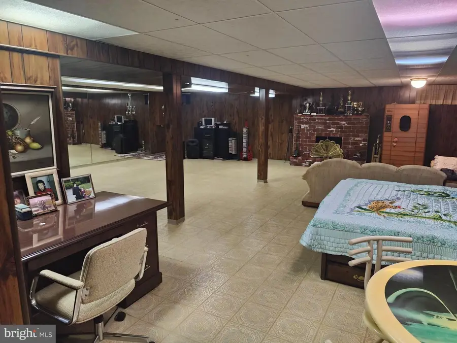 1881 August Dr, Huntingdon Valley, PA 19006 - #2