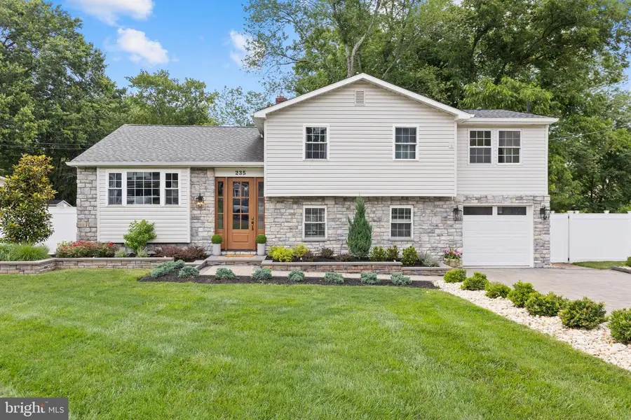 235 Valley Dr, Morrisville, PA 19067 - #2