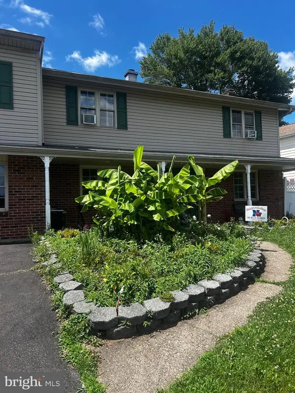 169 Twin Oak Dr, LEVITTOWN, PA 19056