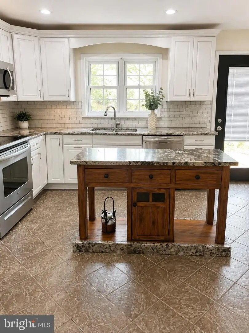 169 Twin Oak Dr, Levittown, PA 19056 - #2