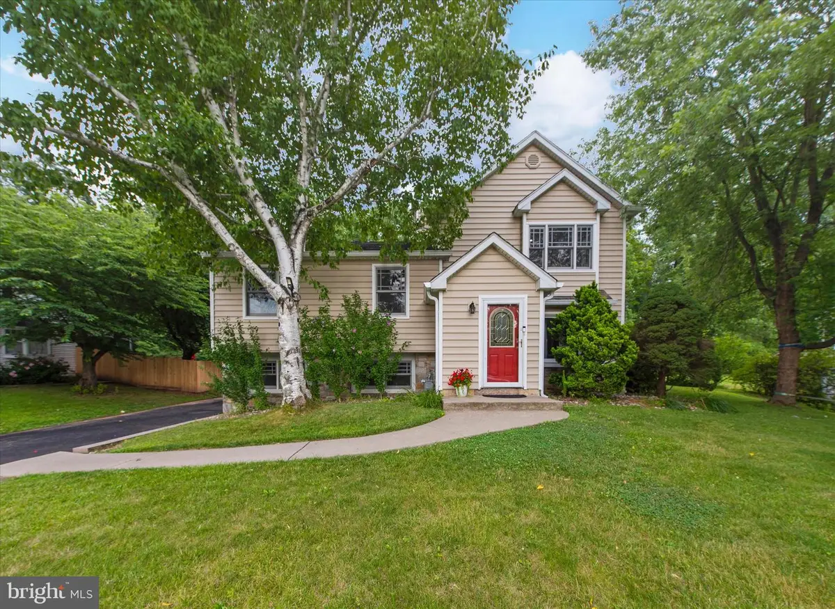 118 Cornwall Dr, Chalfont, PA 18914 - #1
