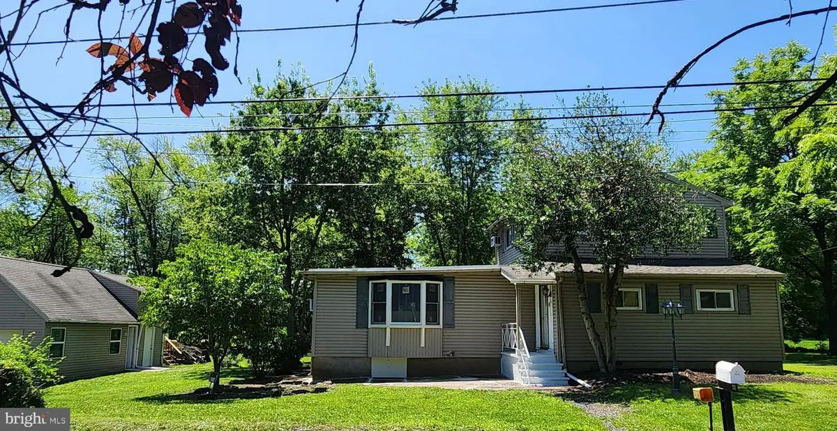 814 Dolington Rd, Newtown, PA 18940 - #1