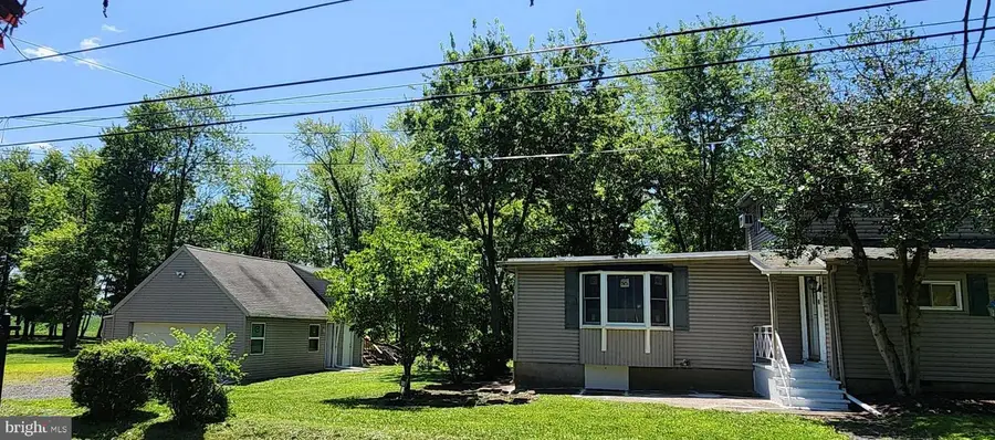 814 Dolington Rd, Newtown, PA 18940 - #3
