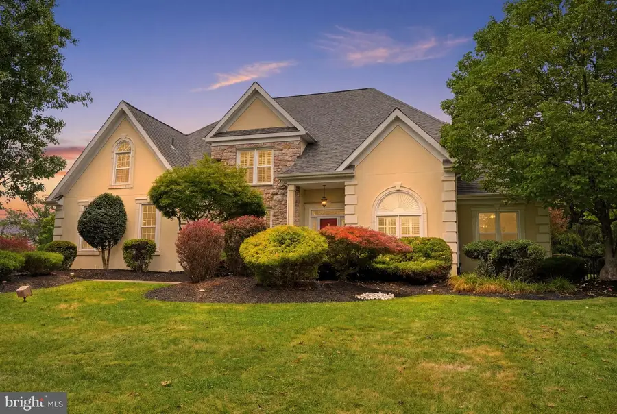 102 Whisper Wood Ct, Newtown, PA 18940 - #2