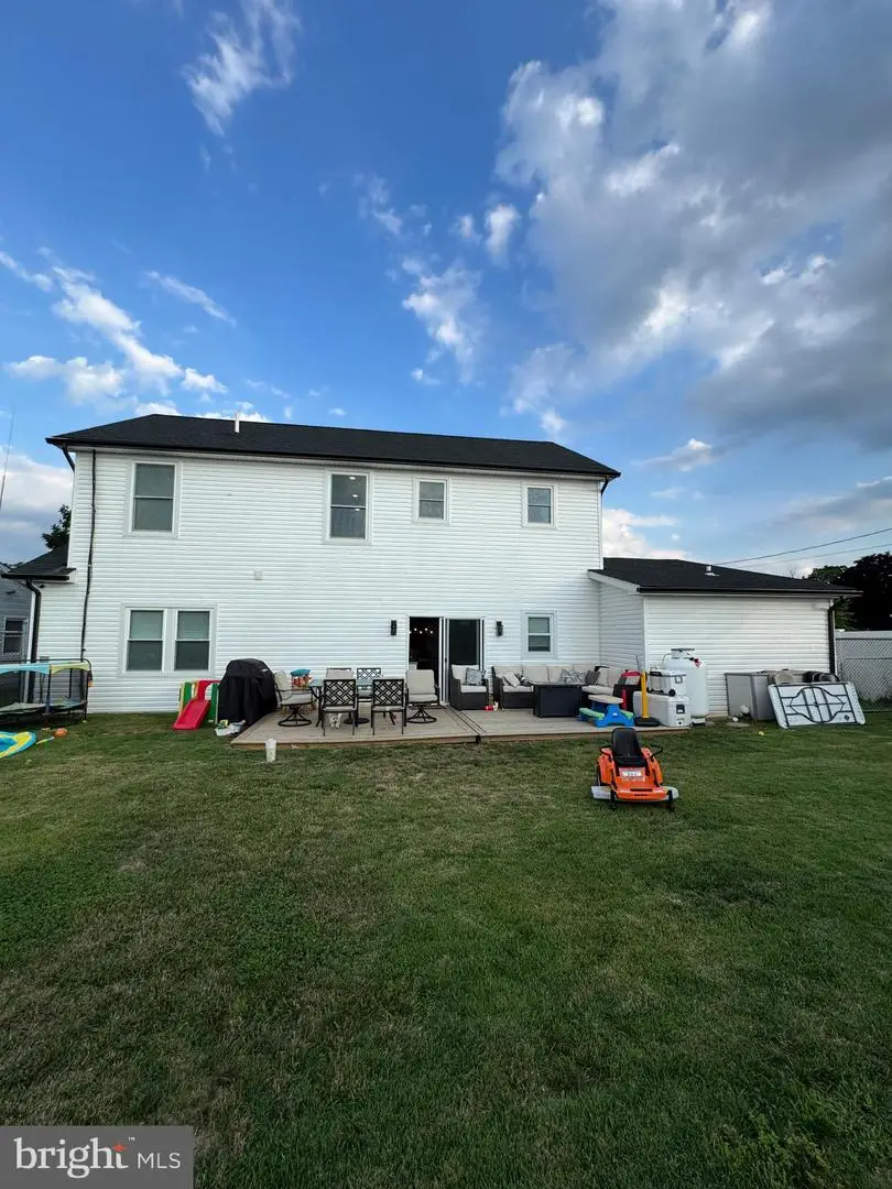 57 Evergreen Ln, Levittown, PA 19054 - #3