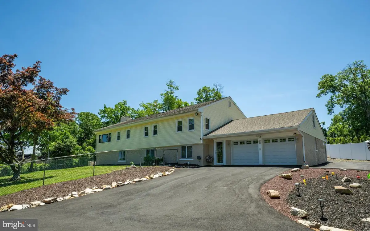 11 Williams Ln, Yardley, PA 19067 - #1