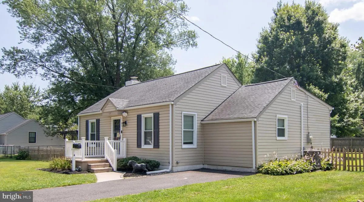 135 Longshore Ave, Yardley, PA 19067 - #1