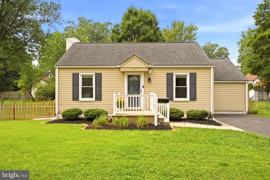 135 Longshore Ave, Yardley, PA 19067 - #2