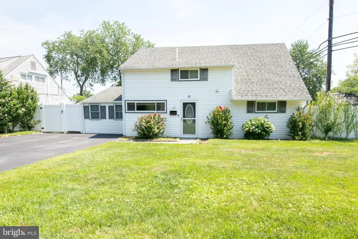 31 Roundwood Ln, Levittown, PA 19055 - #1