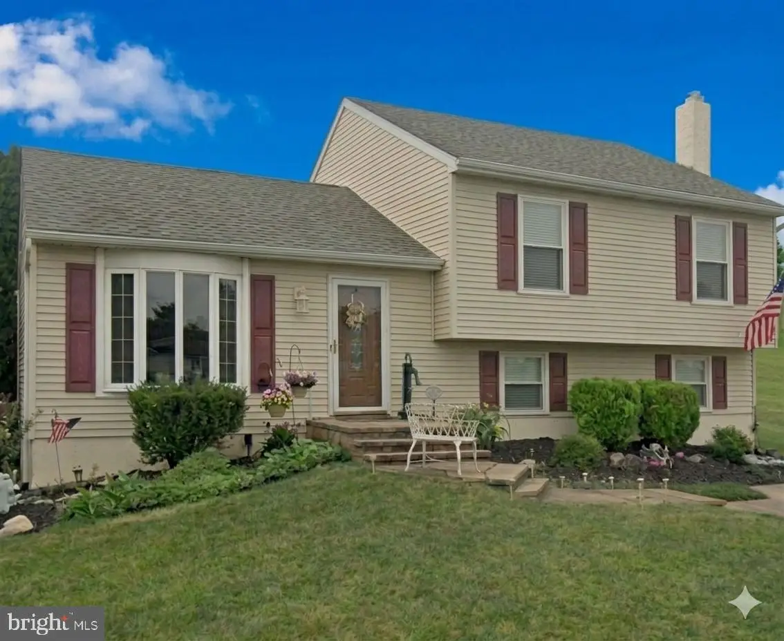 129 Independence Dr, Morrisville, PA 19067 - #1