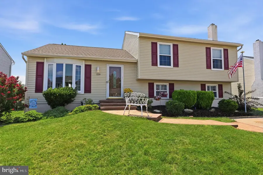 129 Independence Dr, Morrisville, PA 19067 - #2