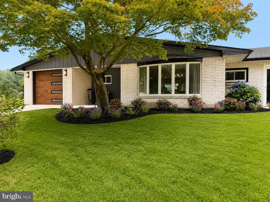 139 Willow Dr, Levittown, PA 19054 - #3