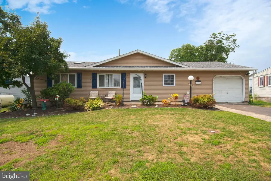 56 Gridiron Rd, Levittown, PA 19057 - #2