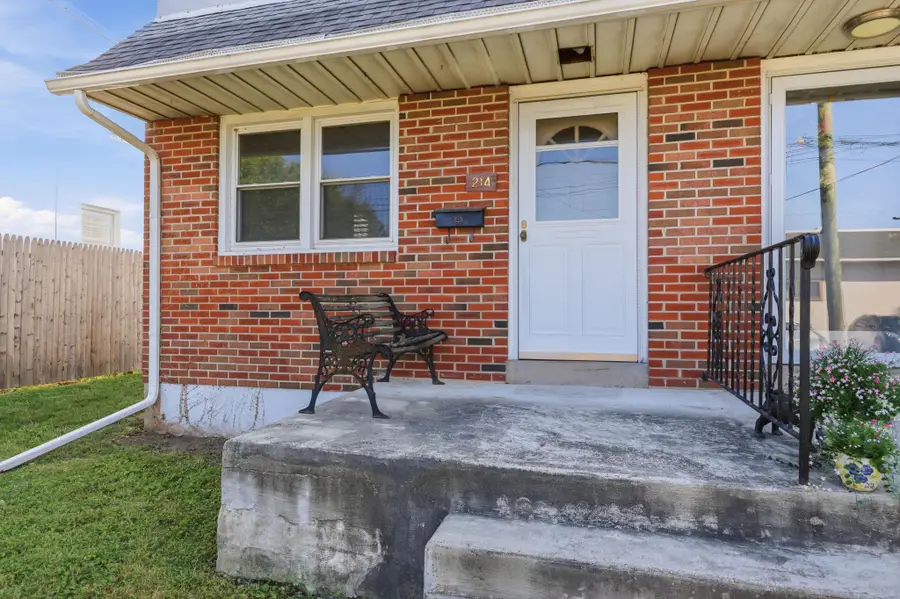 214 Shewell Ave, Doylestown, PA 18901 - #3