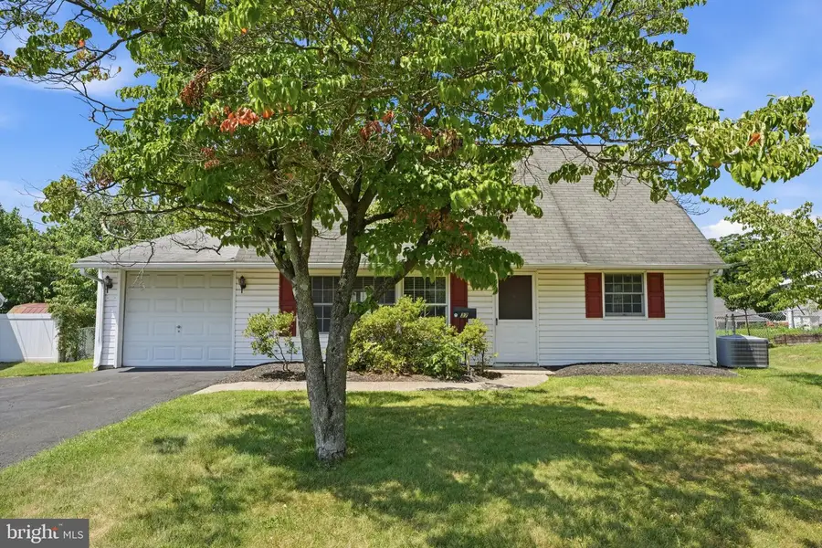 37 Trellis Rd, Levittown, PA 19056 - #2