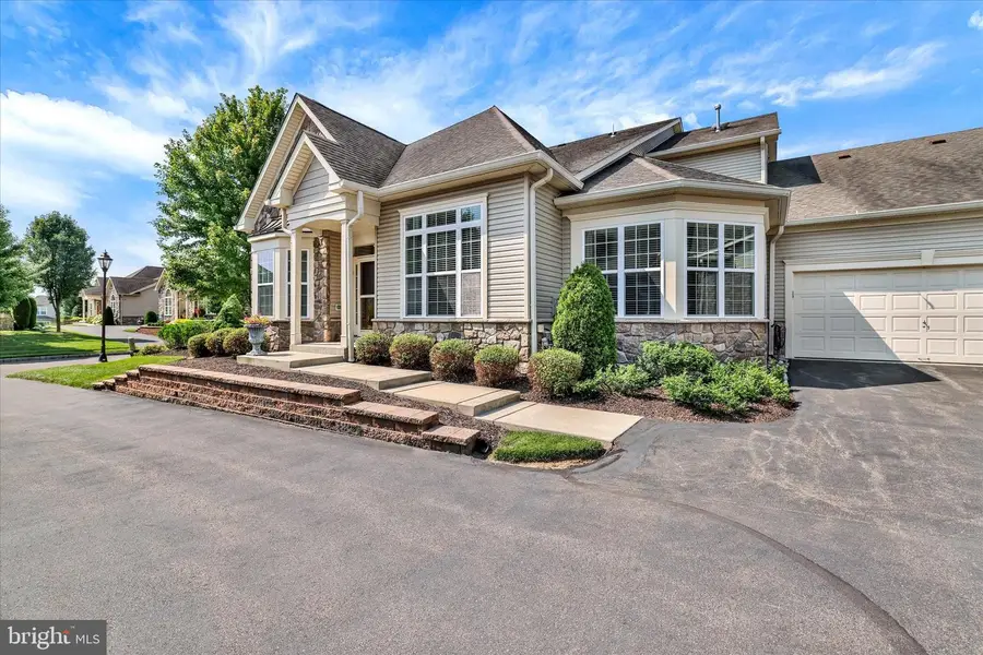 216 Willow Dr, Newtown, PA 18940 - #2