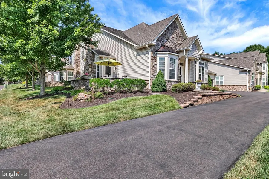 216 Willow Dr, Newtown, PA 18940 - #3