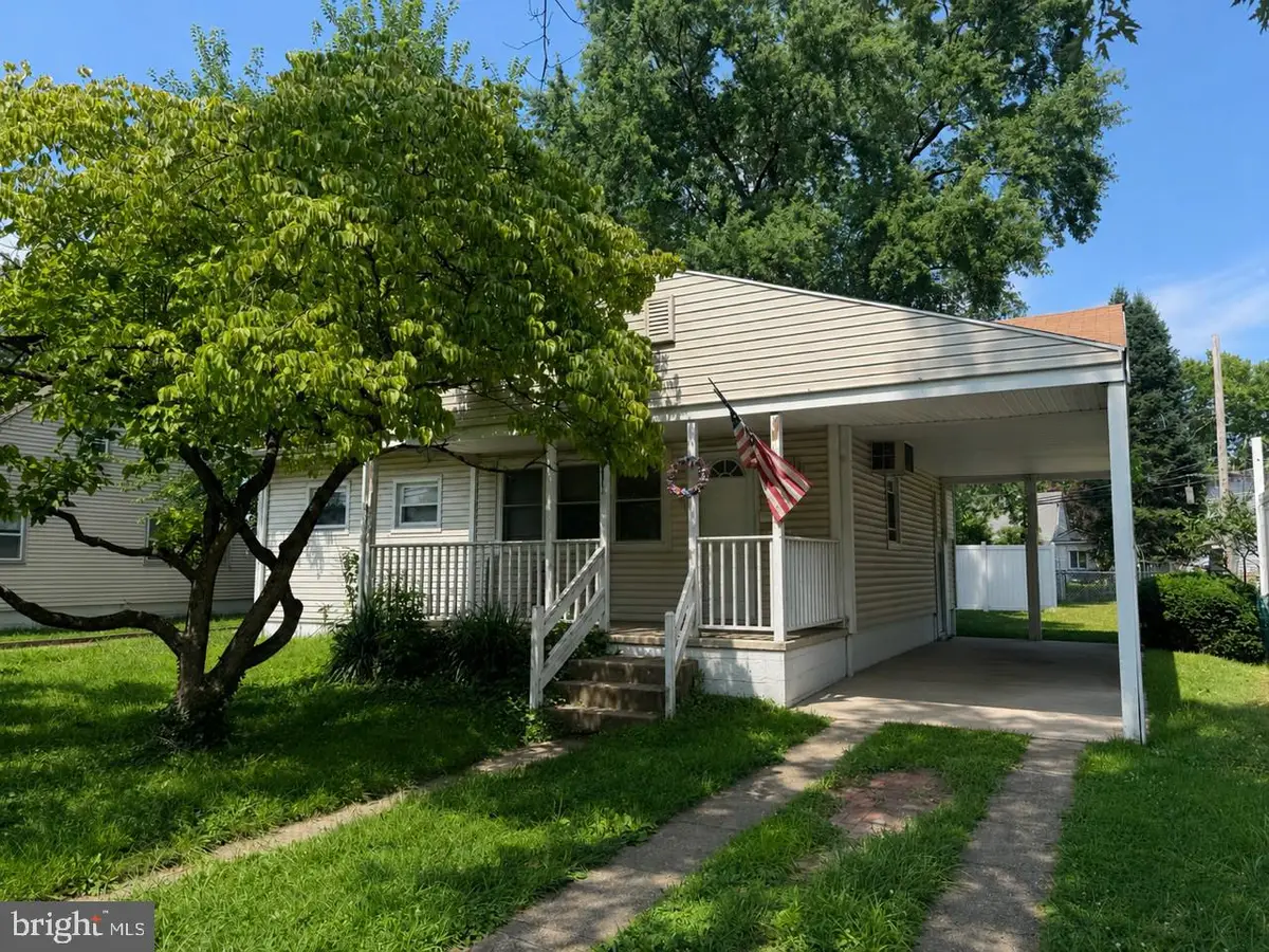 904 Newport Rd, Bristol, PA 19007 - #1