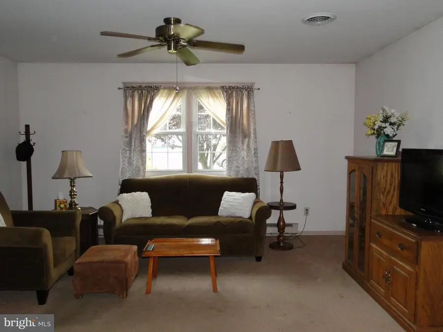 141 S 9th St, Quakertown, PA 18951 - #2