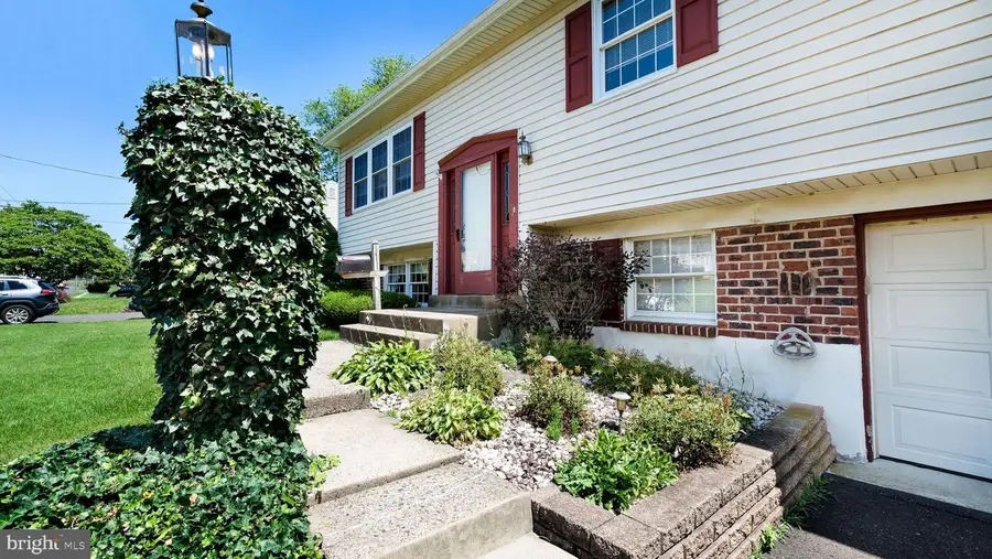 869 Longstreth Rd, Warminster, PA 18974 - #2